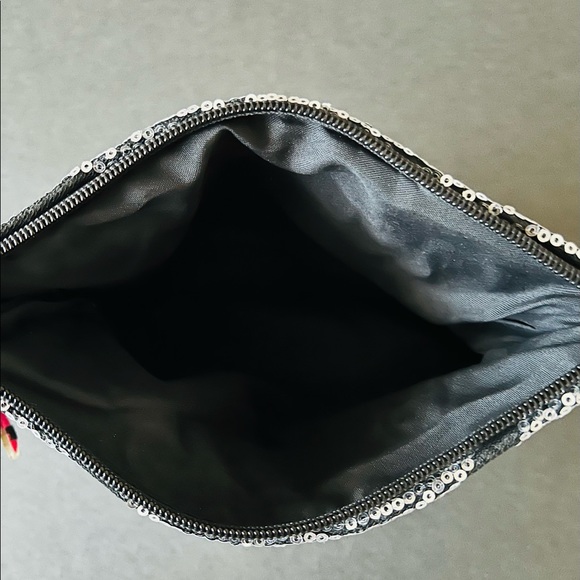 Black and silver sequins clutch style bag! - Picture 3 of 3